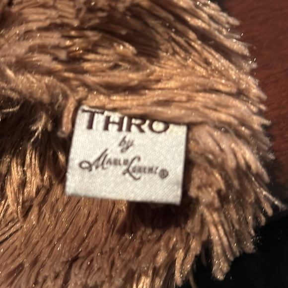 Luxurious soft faux fur feel brown throw blanket from Thro by Mario Lorenz - Picture 2 of 6